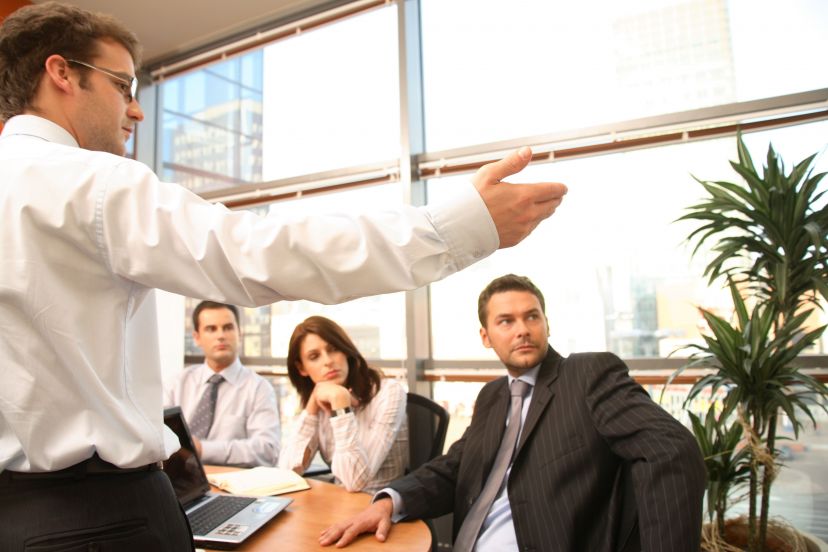 How Sales Presentation Skills Courses Strengthen Persuasion and Audience Confidence