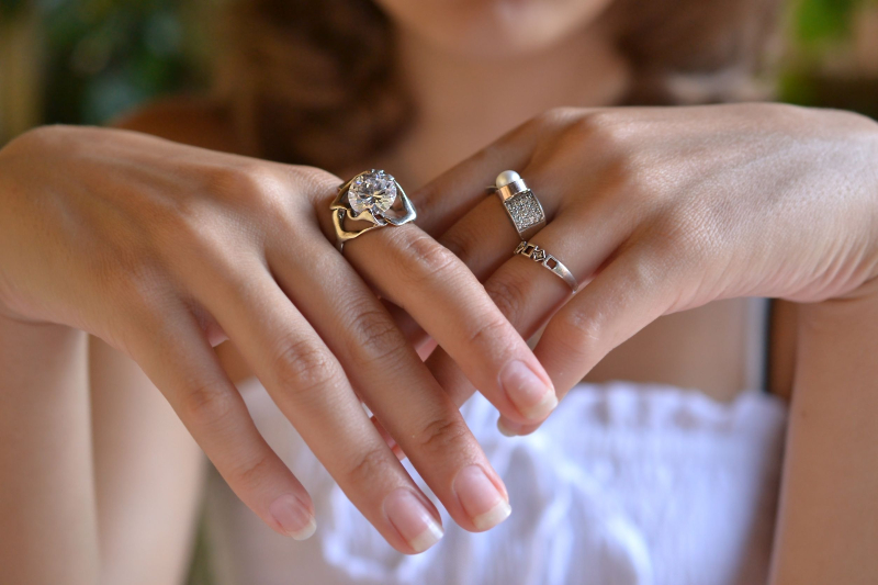 Experience Timeless Beauty with a Champagne Lab Grown Engagement Ring Designed for Conscious Brides